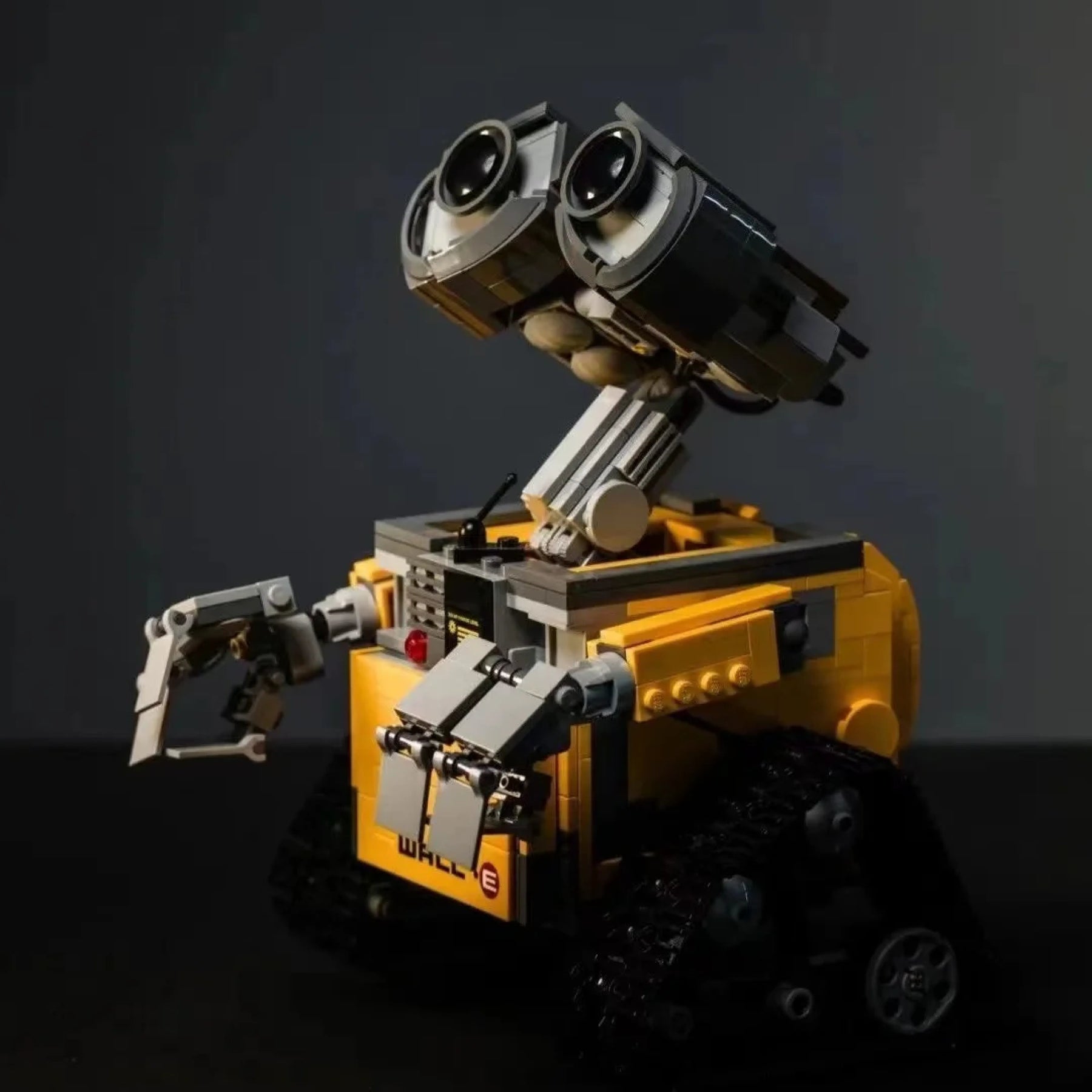 Wall-E Robot (687 piezas)